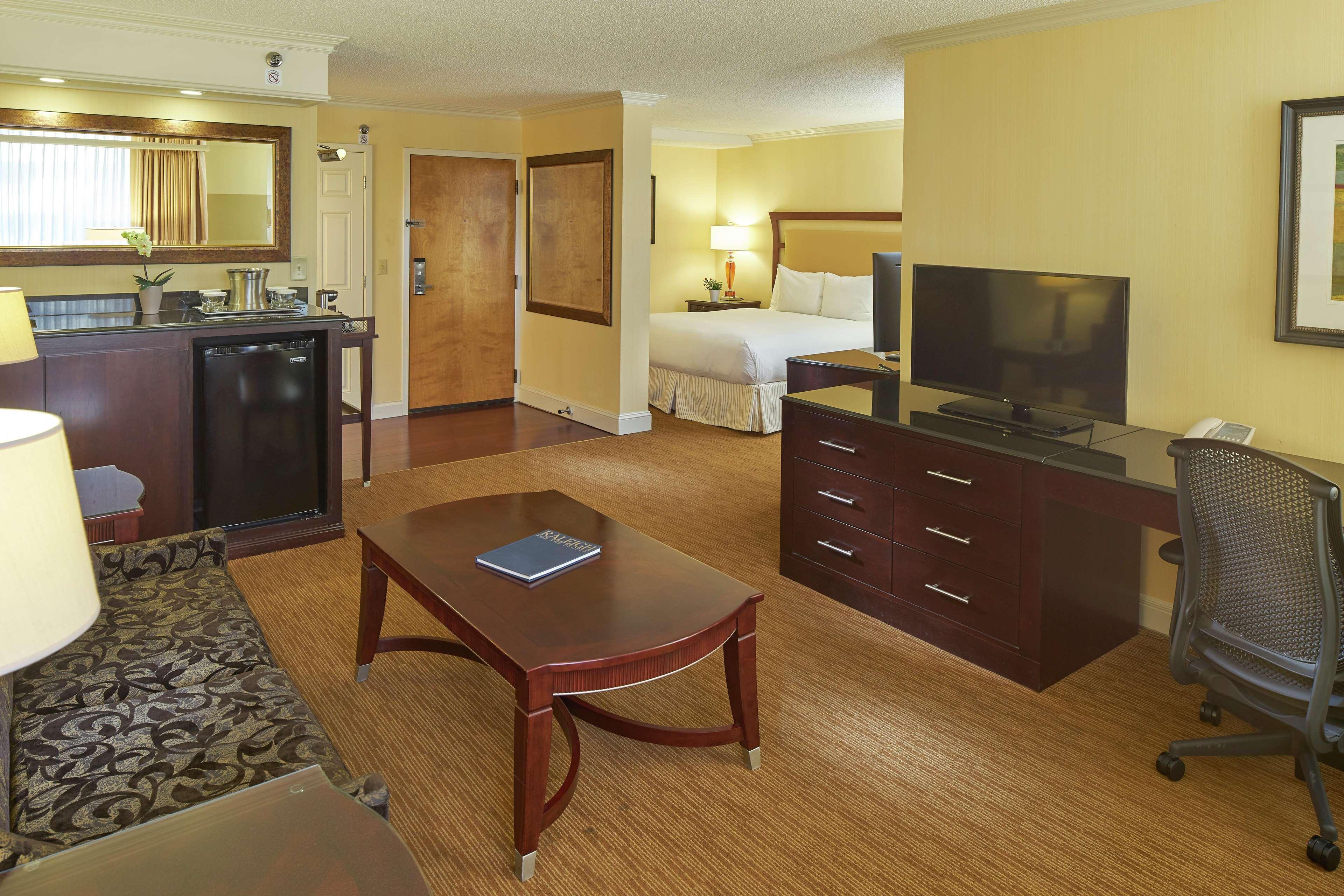 Hilton Raleigh North Hills Hotel Room photo